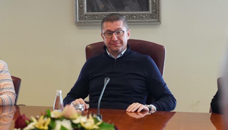 Mickoski: Pagat e mësuesve dhe profesorëve rriten për 5 për qind me pagën e tetorit, deri në fund të mandatit do të rriten për 46 për qind