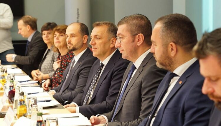 Mickoski dhe Harms nga Gjermania: Kemi pasur takim produktiv me Odën Ekonomike Gjermane, do të hapim negociatat për investim të mundshëm të më shumë kompanive të huaja në tregun maqedonas