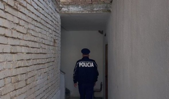 Babai plagosi me thi*kë të birin, nëna e të miturit: Më lironi burrin! Ndodhi pa dashje, po qëronte mollë