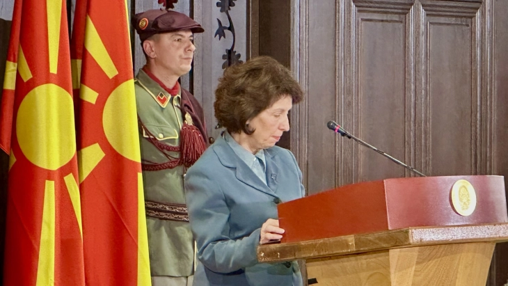 Siljanovska – Davkova: Neve askush nuk na çliroi dhe askush nuk na e dhuroi shtetin, prandaj nuk duhet të lejojmë revizionizëm historik