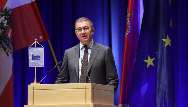 Mickoski nga Salzburgu: Në kontestin me fqinjin lindor kërkojmë zgjidhje konstruktive dhe të pranueshme për të gjithë, pa shantazhe dhe kushtëzime