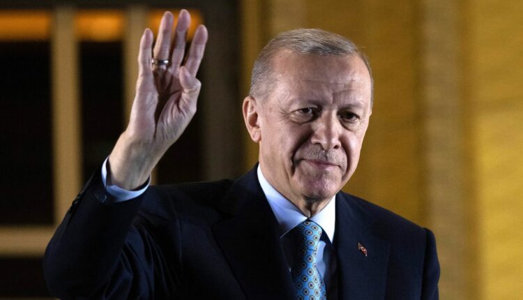 Vizita zyrtare në Shqipëri, mbërrin në Aeroportin e Rinasit Presidenti turk Erdogan