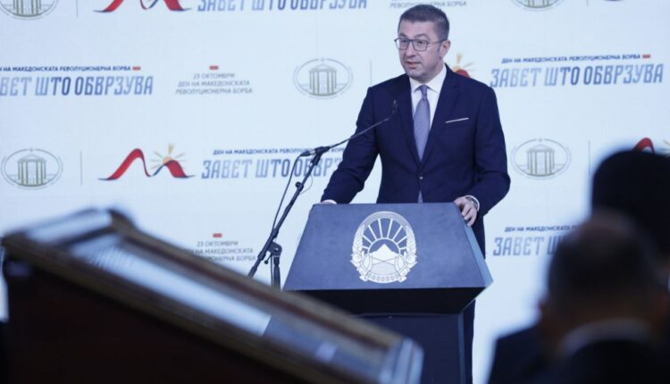 Mickoski për 23 Tetorin: Këtë ditë ta festojmë të gjithë, të majtët dhe të djathtët, një ditë që do të na bashkojë në synimin tonë, Maqedonia të jetë një shtet i fuqishëm dhe i përparuar