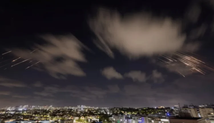Sulmet me raketa në Tel Aviv, Izraeli kërcënon Iranin: Do të ketë pasoja