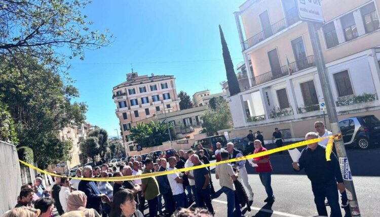 Protesta për Mbrojtjen e Ambasadorit Vesel Memedi përfundon paqësisht, mesazhi u dërgua!