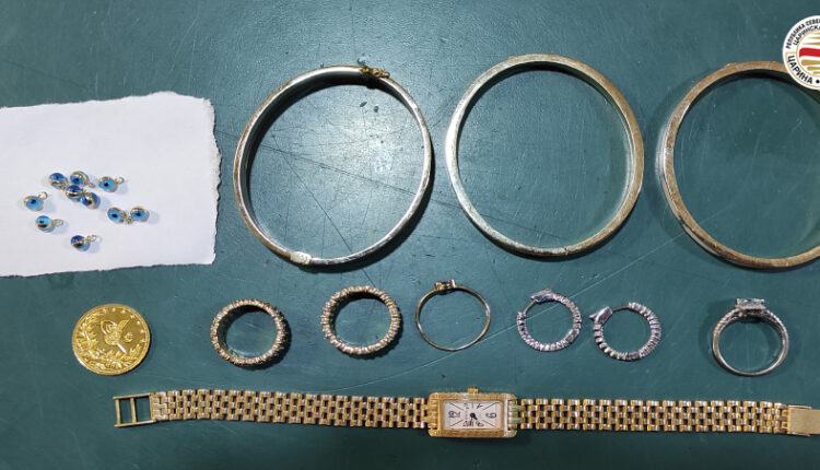 Drejtoria e Doganave: Janë sekuestruar stoli ari, ilaçe, veshje, cigare dhe sende tjera