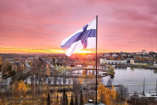 Finlanda mbyll dy pika kufitare me Rusinë