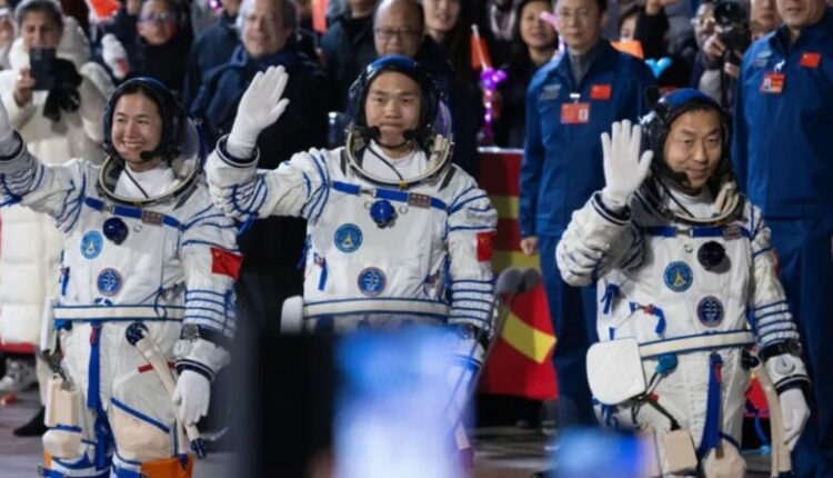 Planet ambicioze të Kinës në hapësirë! Dërgon tre astronautët më të rinj, mes tyre një vajzë
