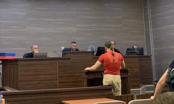 Prokuroria kërkon dënimin e Bedri Krasniqit për kanosjen ndaj Shkumbin Mehmetit, i akuzuari thotë se e pranon çfarëdo vendimi të Gjykatës