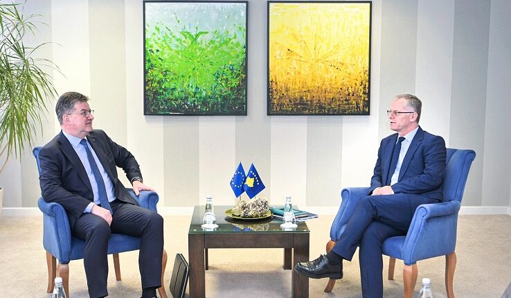 Bislimi takon nesër Lajçakun