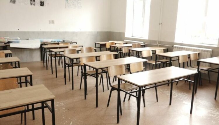 Vazhdon bojkoti në Moranë, mbi 450 nxënës mbeten jashtë bankave shkollore