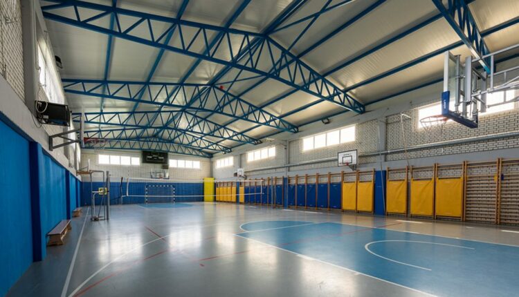 Qeveria do të ndërtojë 28 salla sportive në shkolla fillore, gjysma në vendbanimet shqiptare