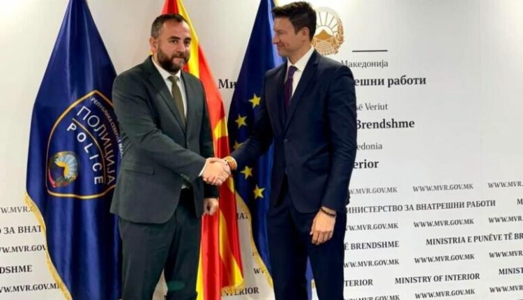 Ambasadori shqiptar, Denion Meidani vazhdon me takimet e shumta