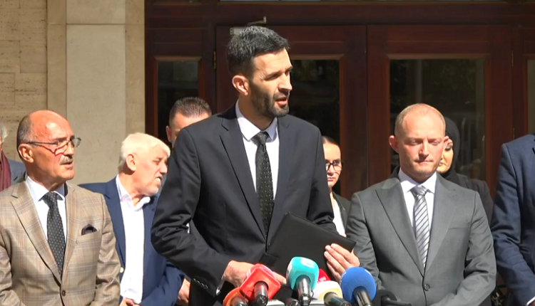 LVV i largohen edhe dy deputet