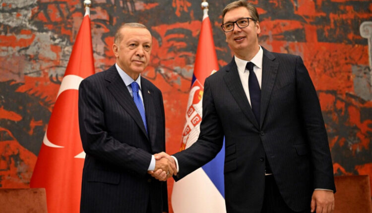 Dje inauguroi Xhaminë e Namazgjasë në Tiranë, sot Erdogan do të takohet me Vuçiqin në Beograd
