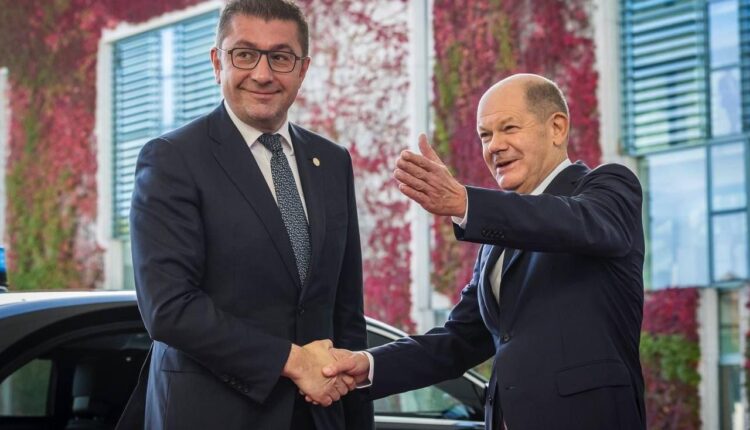 Mickoski nga Berlini: BE-ja të mbështesë vendet që tregojnë pjekuri dhe bashkëpunim!