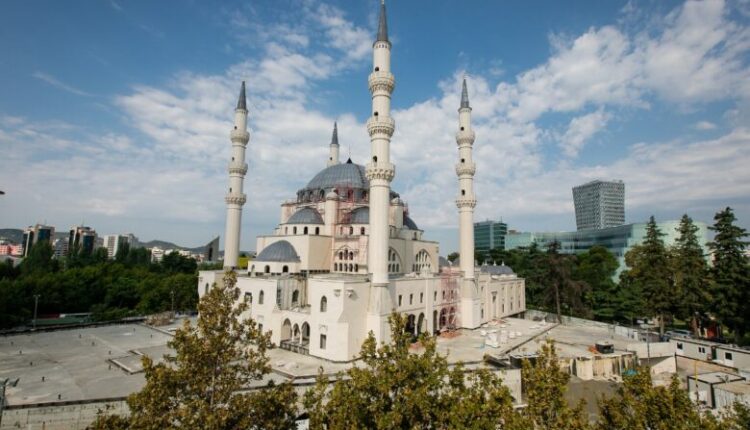 Erdogan do të jetë i pranishëm në inaugurimin e Xhamisë së Namazgjasë në Tiranë