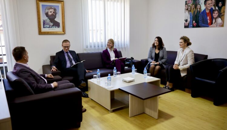 Kryetari i Lëvizjes BESA Bilall Kasami sot ka takuar shefin e misionit të OSBE-së në Shkup, ambasadorin Kilian Wahl.