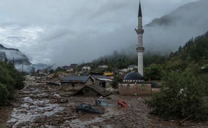 Përmbytjet në Bosnje e Hercegovinë, vazhdojnë kërkimet për personat e zhdukur