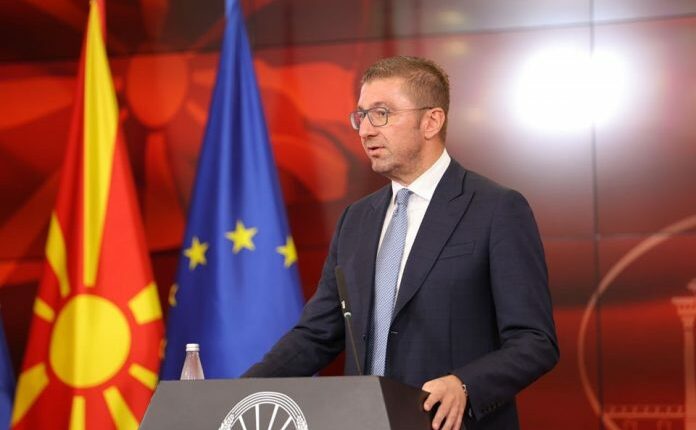 Përmirësimi i sistemit shëndetësor në 100 ditë Qeveri – punësimi i 600 specializantëve, janë blerë pajisje dhe është rinovuar Departamenti i Kirurgjisë Digjestive, aparat i ri për rezonancë magnetike, është zgjeruar lista pozitive dhe i’u dha fund dualizmit