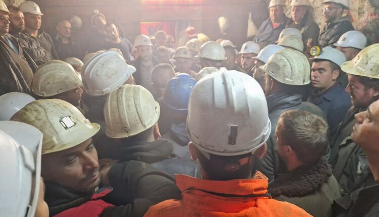 Minatorëve iu dalin vetëm gjysma e rrogave, reagon sindikata