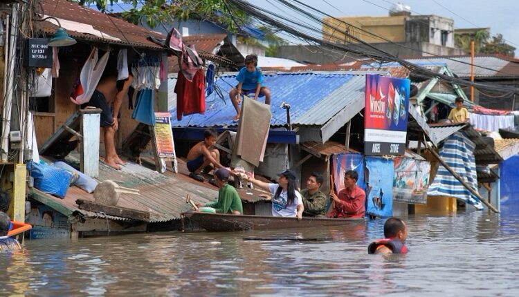 Të paktën 126 të vdekur ose të zhdukur nga përmbytjet masive dhe rrëshqitjet e dheut në Filipine