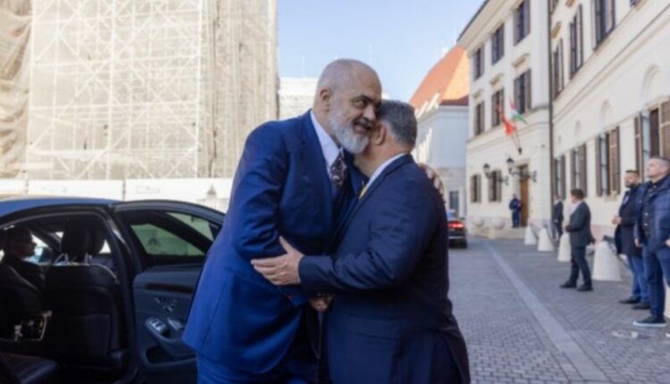 Rama vizitë në Hungari, pritet në takim nga homologu Viktor Orban