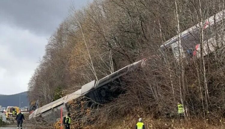 Norvegji, treni me 90 pasagjerë del nga shinat, raportohet për një viktimë