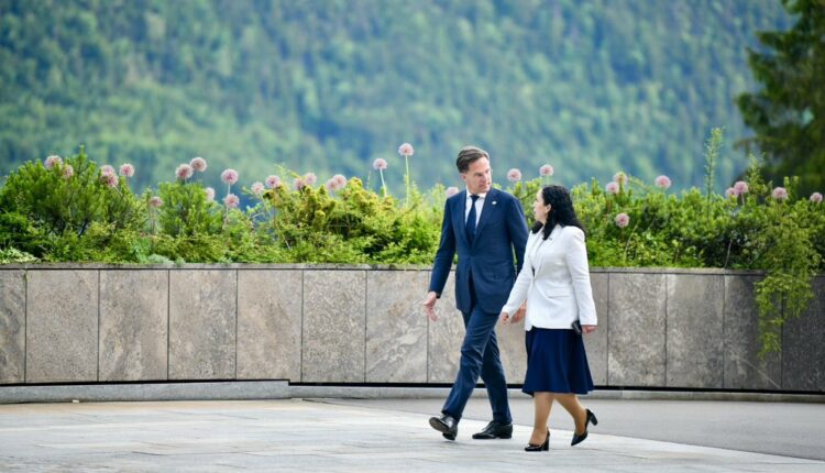 Osmani uron Rutten: Mezi pres të punojmë bashkë në avancimin e rrugës së Kosovës drejt NATO-s