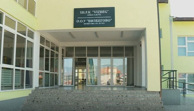 Pas një muaji vonesë, shkolla e re fillore në Vizbeg ka nisur me mësim