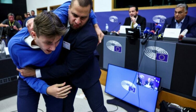 Kryeministri hungarez Orban sulmohet në Parlamentin Evropian
