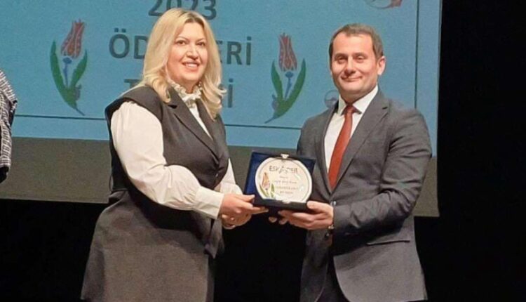 Stamboll: Shkrimtarja turke nga Shkupi, Lejla S. Emin, fituese e çmimit në letërsinë turke