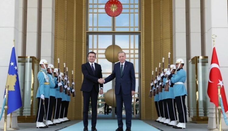 Kurti reagon për sul’min terr’orist në Turqi: Ta luftojmë bashkë terr’orizmin!