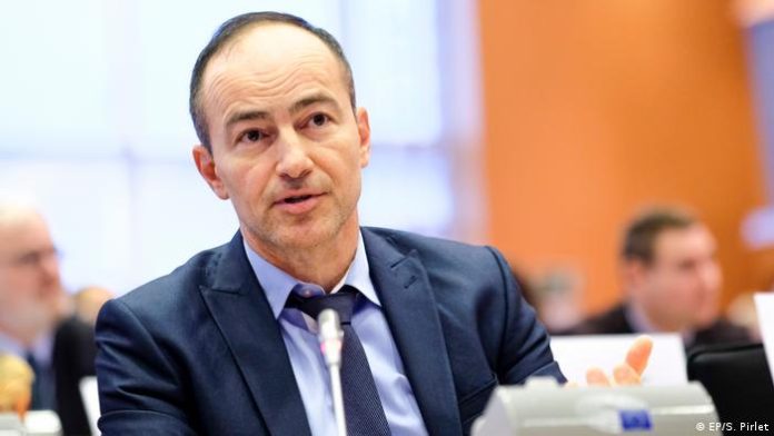 Eurodeputeti bullgar, Kovaçev: 150 mijë qytetarë të RMV-së, ministra e deputetë aktual së bashku me familjet e tyre kanë nënshtetësi bullgare!