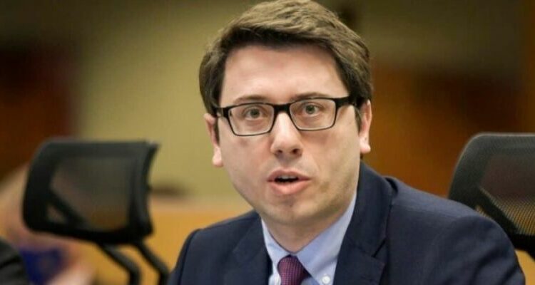 Murati: Secilës familje t’i ofrohet një vend pune
