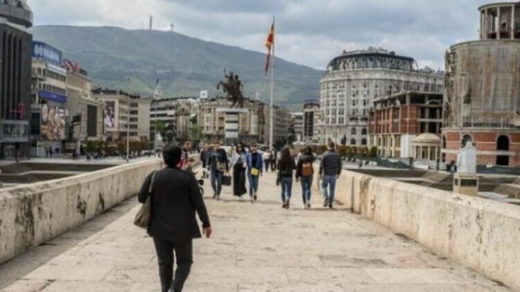 Eurostat: Të rinjtë në Maqedoni jetojnë me prindërit deri në moshën 32 vjeçare