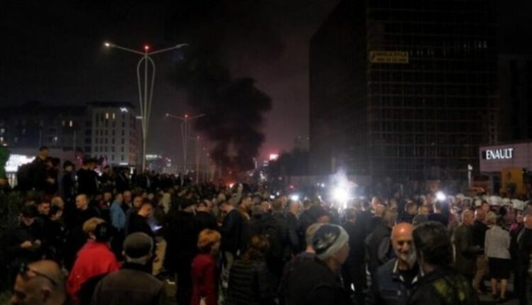 U shtri në disa qytete e zgjati 3 orë, çfarë ndodhi dje në protestën e opozitës