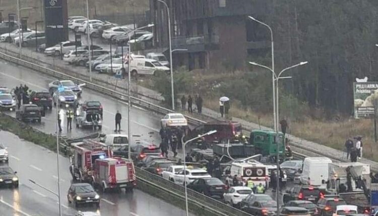 12 automjete u përfshin në aksidentin në Veternik, 11 persona të lënduar