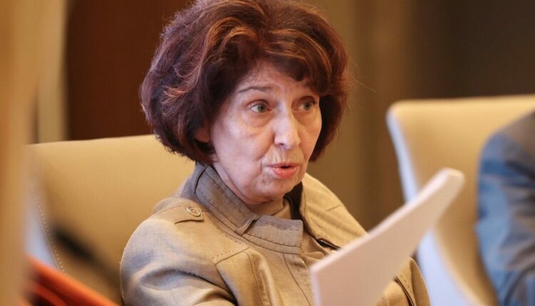 Presidentja Siljanovska-Davkova e pranoi dorëheqjen e Komisionit për falje