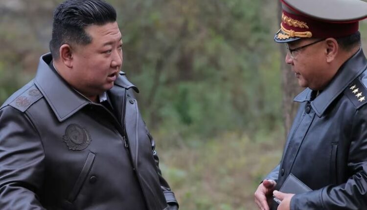 Kim Jong Un viziton bazat raketore: Arsenali bërthamor i SHBA-së paraqet kërcënim për ne
