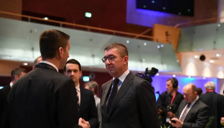 Mickoski nga Samiti Evropian në Salzburg: Shteti është i bllokuar nga një mosmarrëveshje irracionale dhe dypalëshe