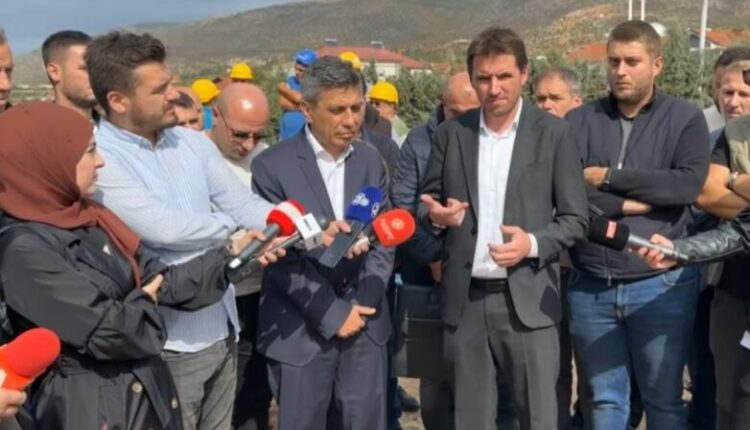 Haraçina ende pa kanalizim, Ibrahimi në prani të Mexhitit: S’po kërkojmë parqe e ringishpill, jo bre, gjëra elementare po kërkojmë