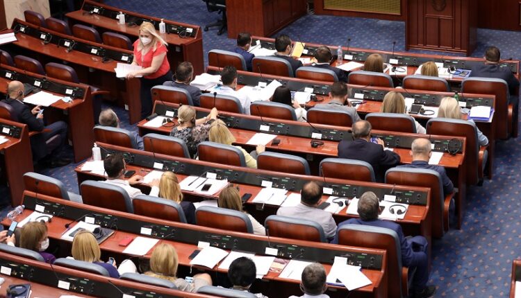 Në Kuvend pyetje deputetësh – të parat në përbërjen e re parlamentare