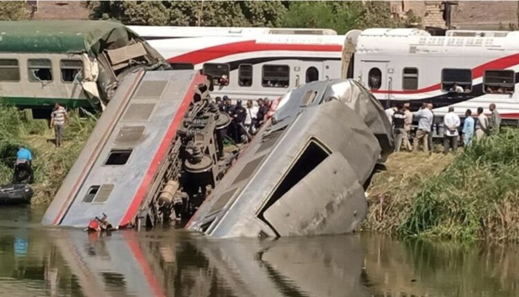 Përplasen dy trena në Egjipt/ Vagonët përfundojnë në kanal, 20 të lënduar