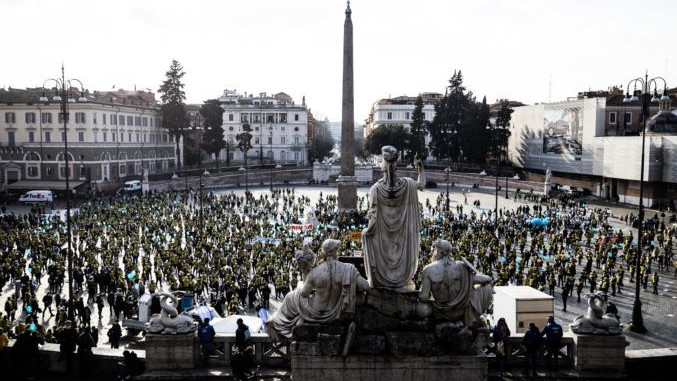Romë/ Rreth 20,000 persona morën pjesë në një demonstratë të organizuar nga sindikata e punëtorëve të metalit