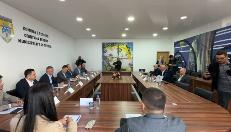 VLEN nuk heq dorë nga Akademia Shqiptare, krerët e komunave takojnë përfaqësuesit e Akademisë