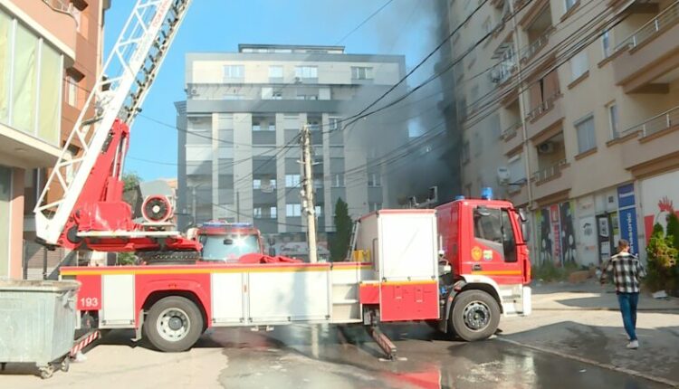 Banorët e ndërtesës së djegur në Çair, akoma nuk janë kthyer në shtëpitë e tyre