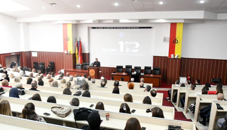 Universiteti i Tetovës e shënoi 28 Nëntorin – Ditën e Flamurit