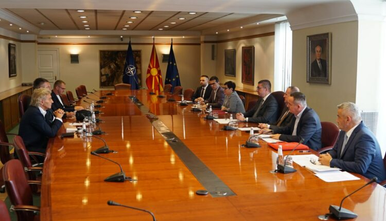 Mickoski realizoi takim me sindikatat e punonjësve shëndetësorë: Prioritet është përmirësimi i kujdesit shëndetësor të pacientëve, por edhe kthimi i dinjitetit të profesionit mjekësor