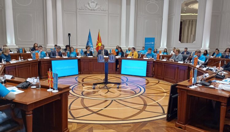 Janevska me rastin e Ditës Botërore të Fëmijëve: dëgjojmë zërin e të rinjve dhe bëjmë ndryshime për arsim më cilësorë